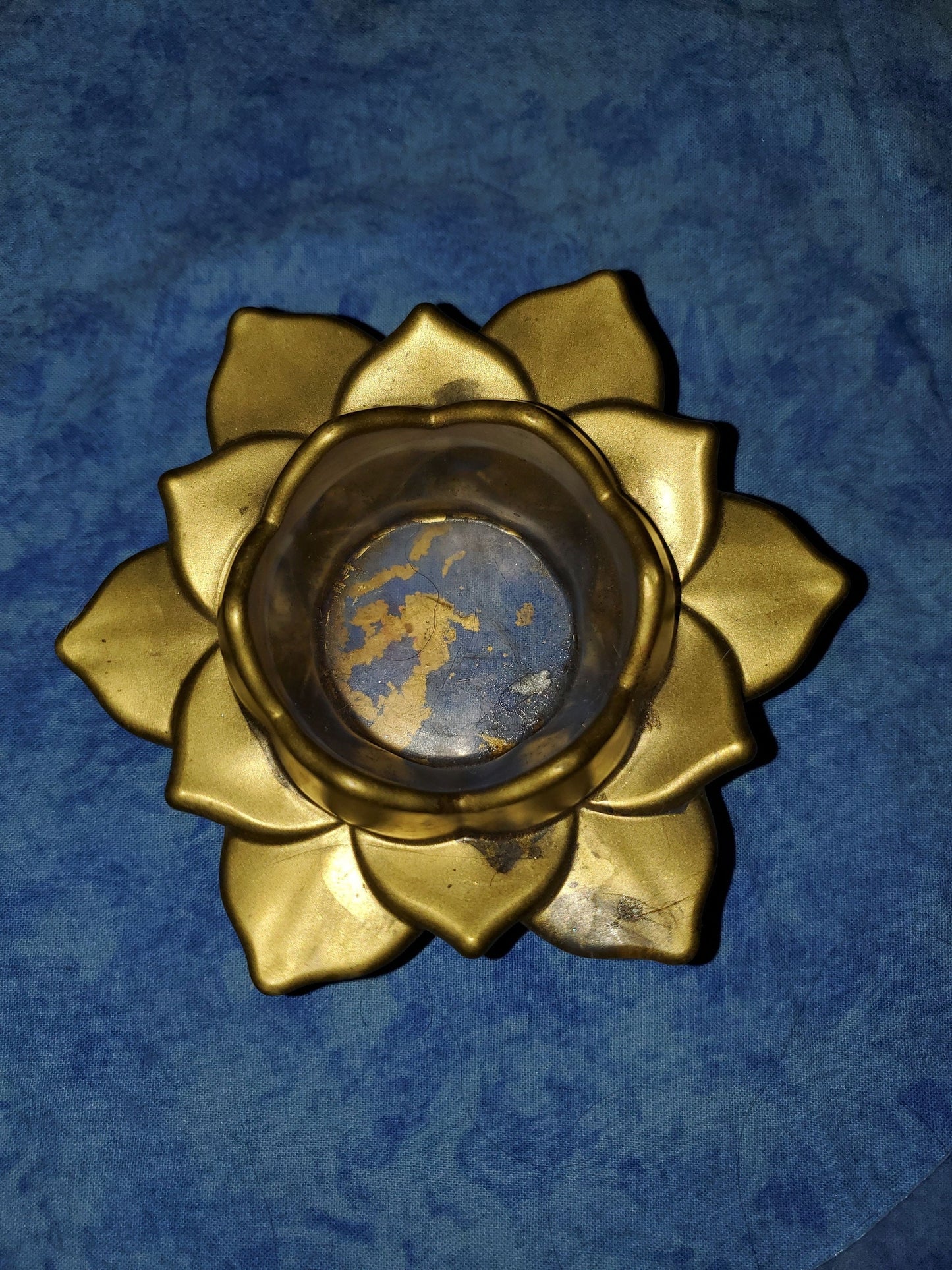 Resin lotus flower tea light candle holder. Resin art. Resin made. Resin decor. Gold and clear pattern!