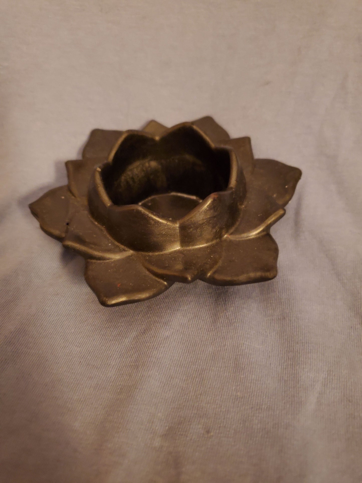 Resin lotus flower tea light candle holder. Resin art. Resin made. Resin decor. Beautiful all black pattern!